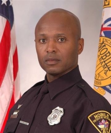 Image Describing MOBILE POLICE OFFICER SUCCESSFULLY PERFORMS HEIMLICH MANEUVER ON RESTAURANT CUSTOMER